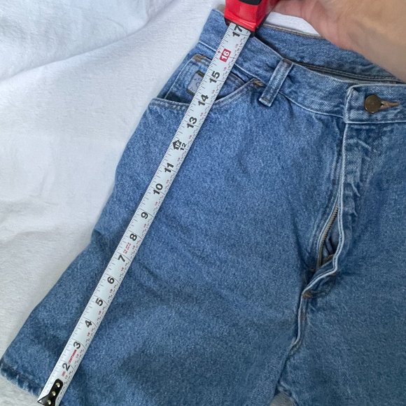 Highrise Light Wash Vintage Wrangler Mom Jean Shorts - Picture 9 of 11